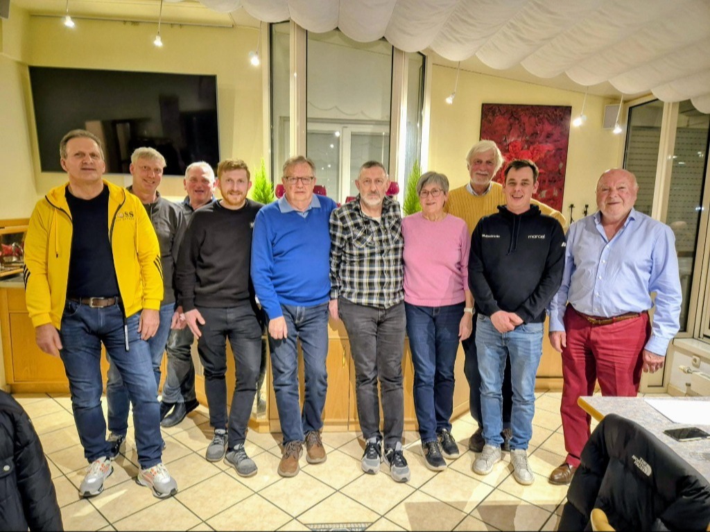 Der Vorstand (von links) K.H. Schlachter, R. Stark, Mäx Gapp, N. Butz, E. Laufer, Adolf Lang, Karola Lang, M. Zell, Marcel Gapp, Ehrenv. M. Biesinger