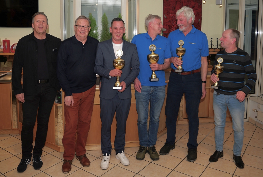 von links:  Karl-Heinz Schlachter (2.Vorstand), Ernst Laufer (Vorsitzender), Marcel Gapp, Ralf Stark, Martin Zell, Lothar Loos. Es fehlt Martin Spiegel